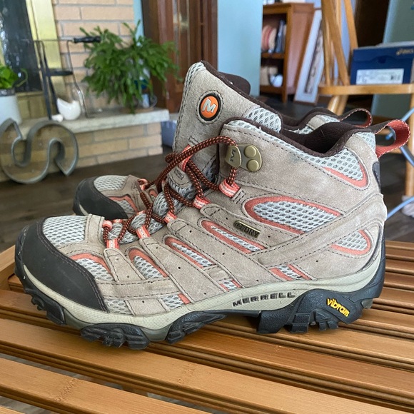 Hiking boots - Picture 1 of 6